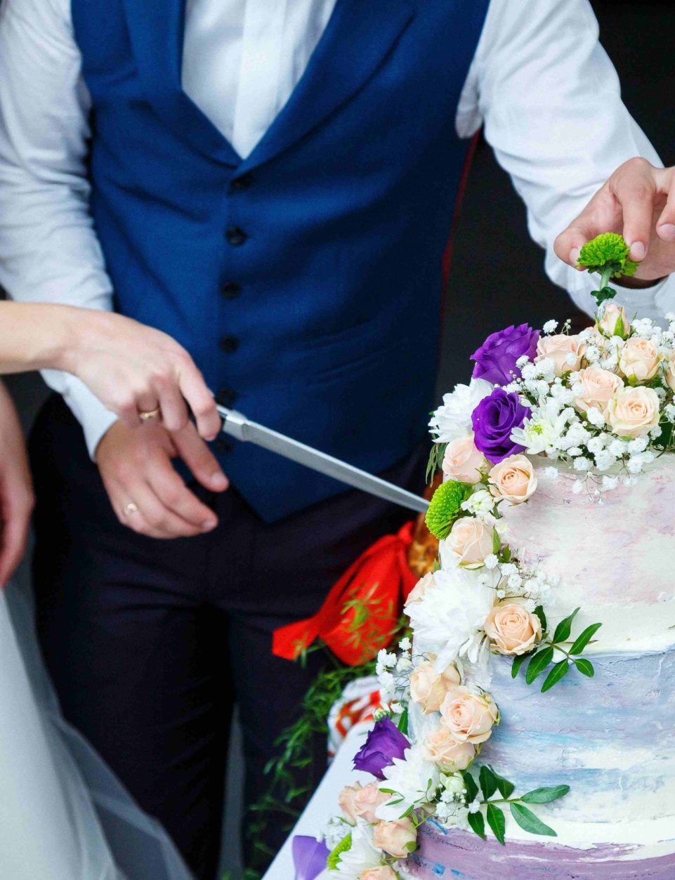 How to Choose the Perfect Wedding Cake Flavor Combination: